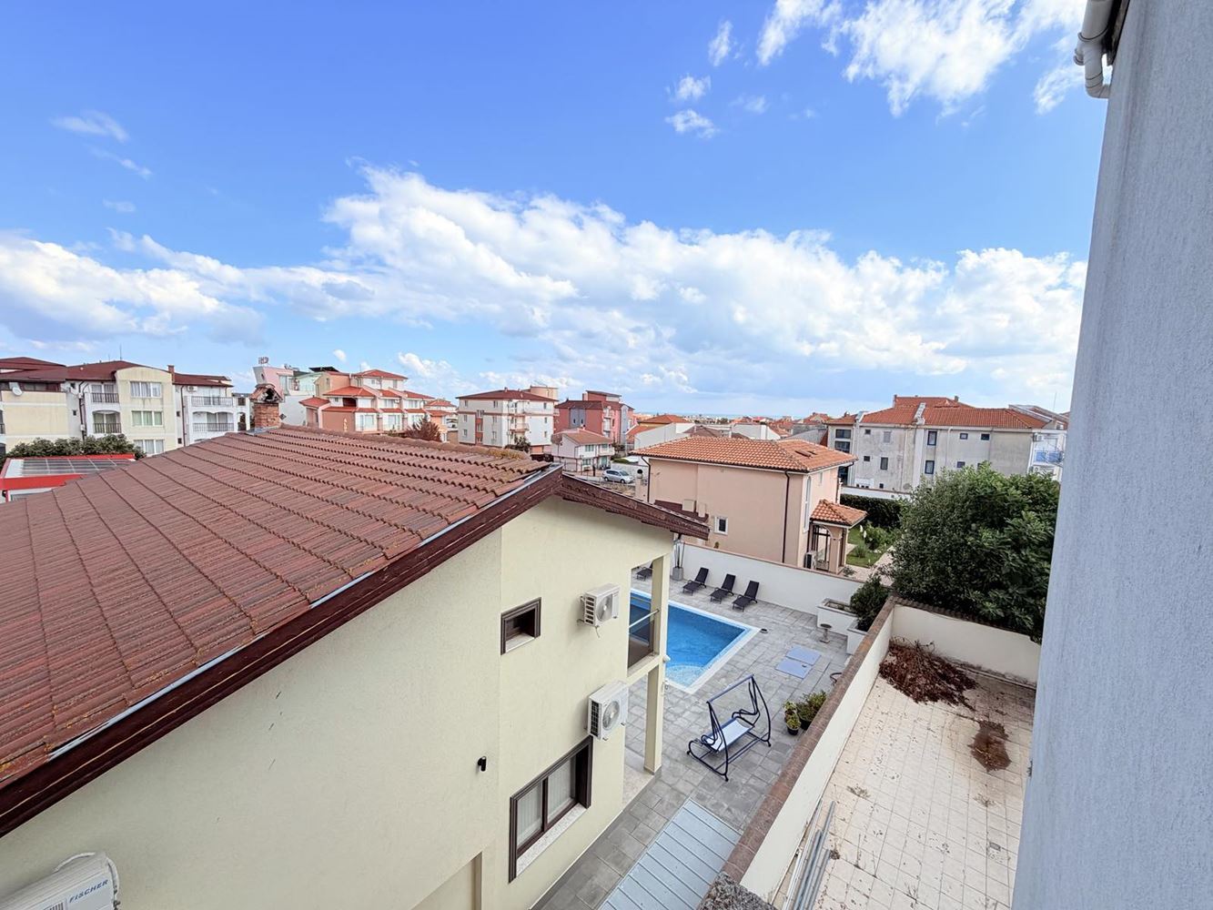 Apartament z trzema pokojami w Rawdzie z widokiem na morze i bez opłaty za utrzymanie! 