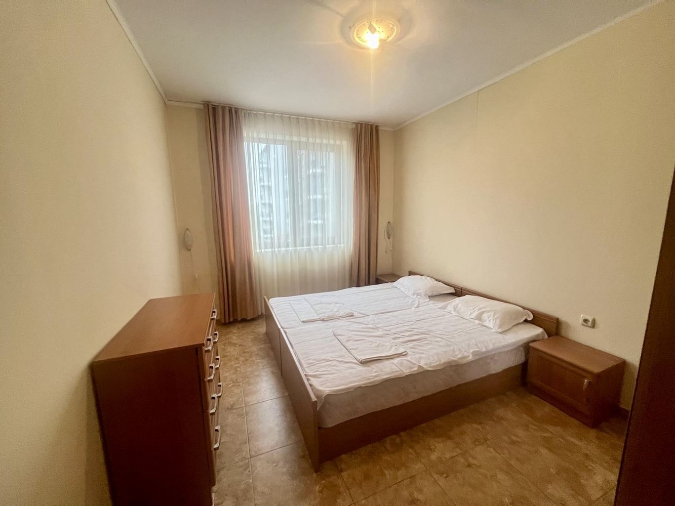 Przestronne trzypokojowe mieszkanie z widokiem na basen w prestiżowym kompleksie w Nesebyrze