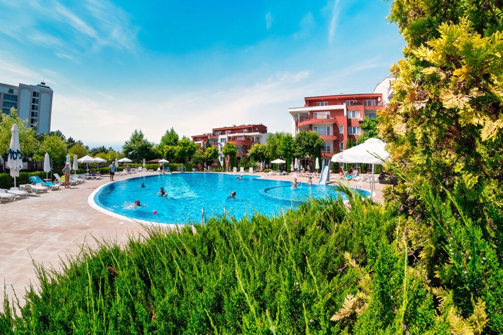 Apartament z dwiema sypialniami w Słonecznym Brzegu – doskonała lokalizacja blisko morza, komfort i pełna gotowość do zamieszkania