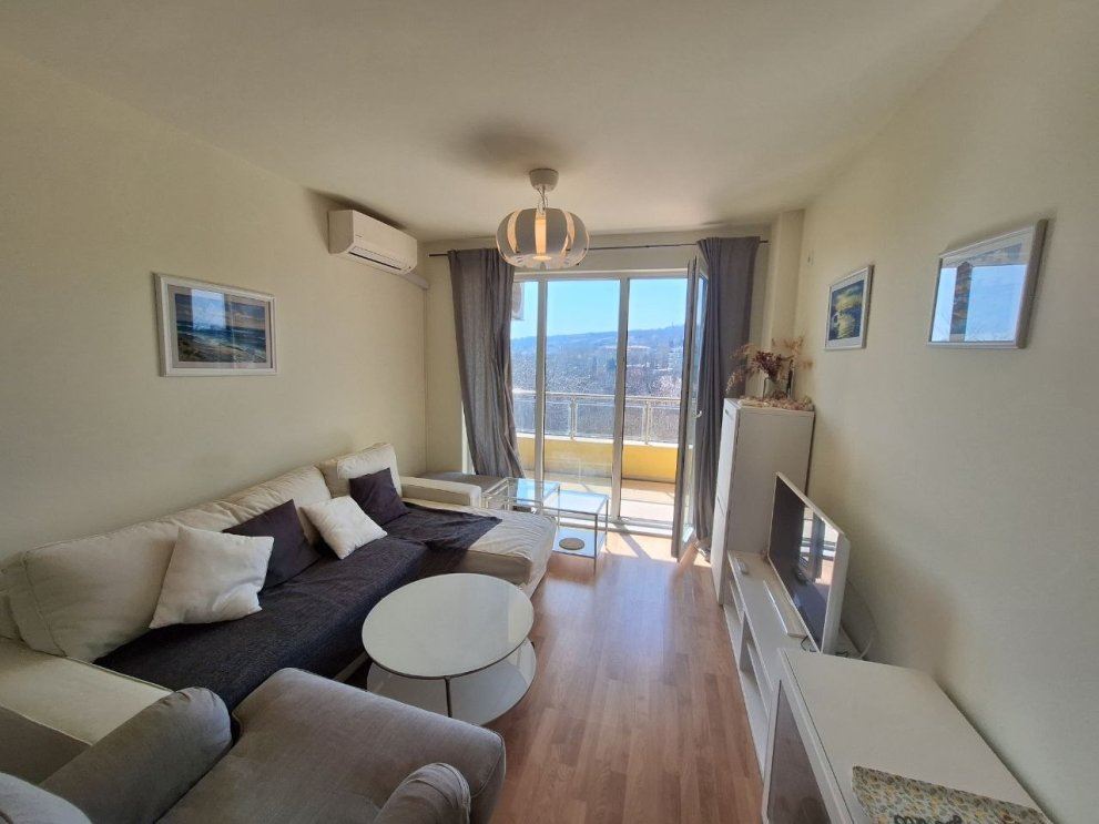 Umeblowany apartament z jedną sypialnią na pierwszej linii brzegowej z widokiem na morze w mieście Byala