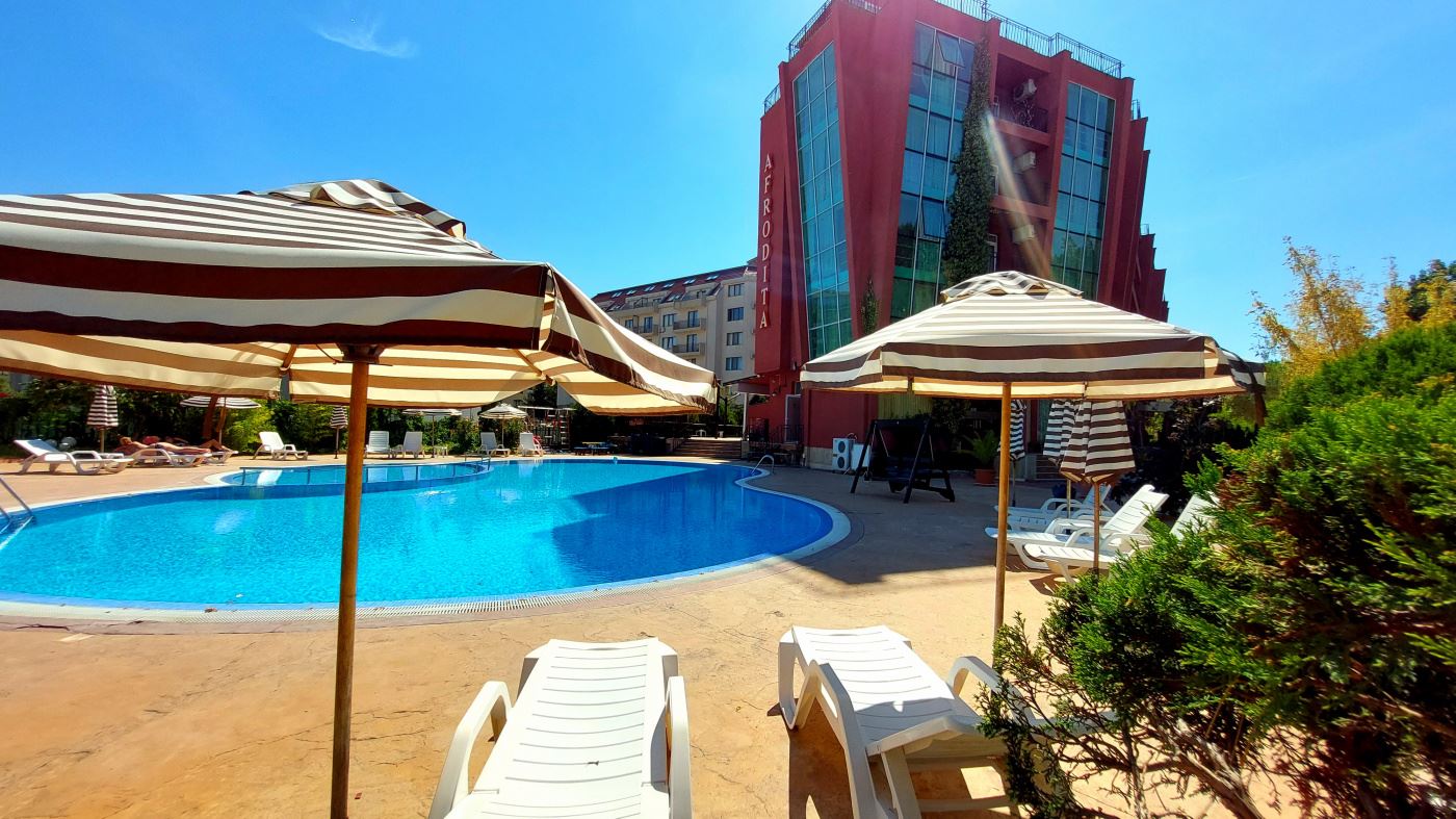 Nowoczesne mieszkanie dwupokojowe (z jedną sypialnią) w Sunny Beach – styl, komfort i gotowe do zamieszkania  