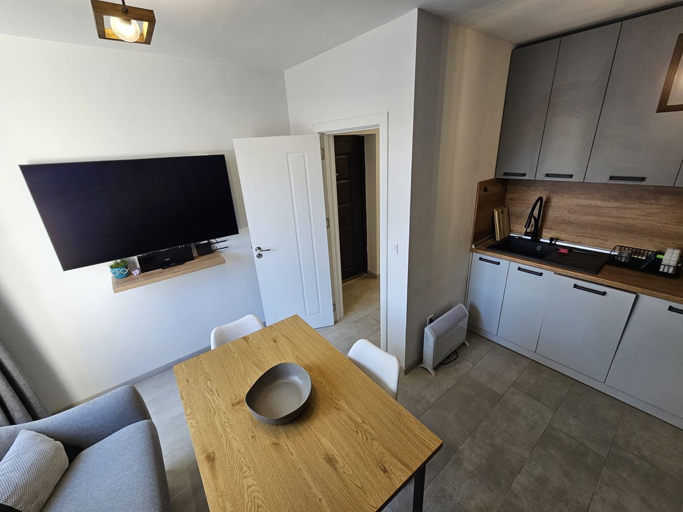 Przestronne i jasne mieszkanie z dwiema sypialniami i dwoma dużymi tarasami w Meden Rudnik – idealne dla rodziny lub jako inwestycja