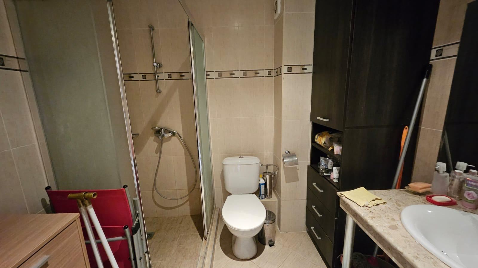 Przestronne mieszkanie z jedną sypialnią na pierwszej linii morza w Carewie z pełnym umeblowaniem