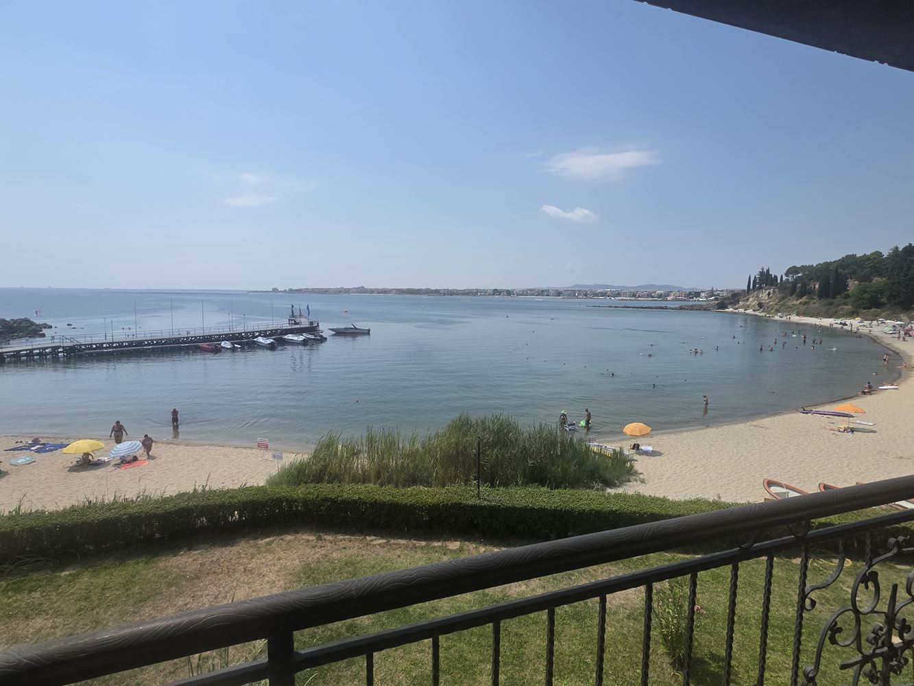 Apartament z jedną sypialnią w pierwszej linii z frontalnym widokiem na morze w Nessebarze