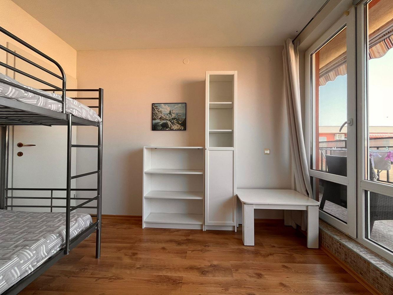 Dwupokojowe mieszkanie w Słonecznym Brzegu – komfort, spokój i zielone otoczenie w pięknym kompleksie