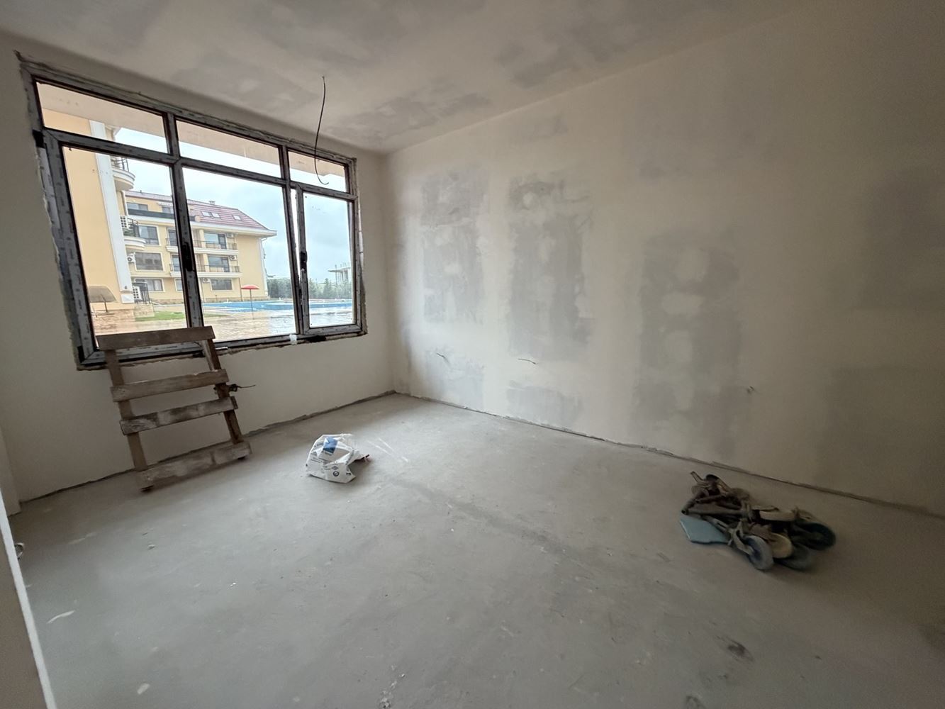 Apartament z jedną sypialnią w nowoczesnym kompleksie kilka kroków od morza w Rawdzie – idealny wybór na inwestycję lub przytulny dom