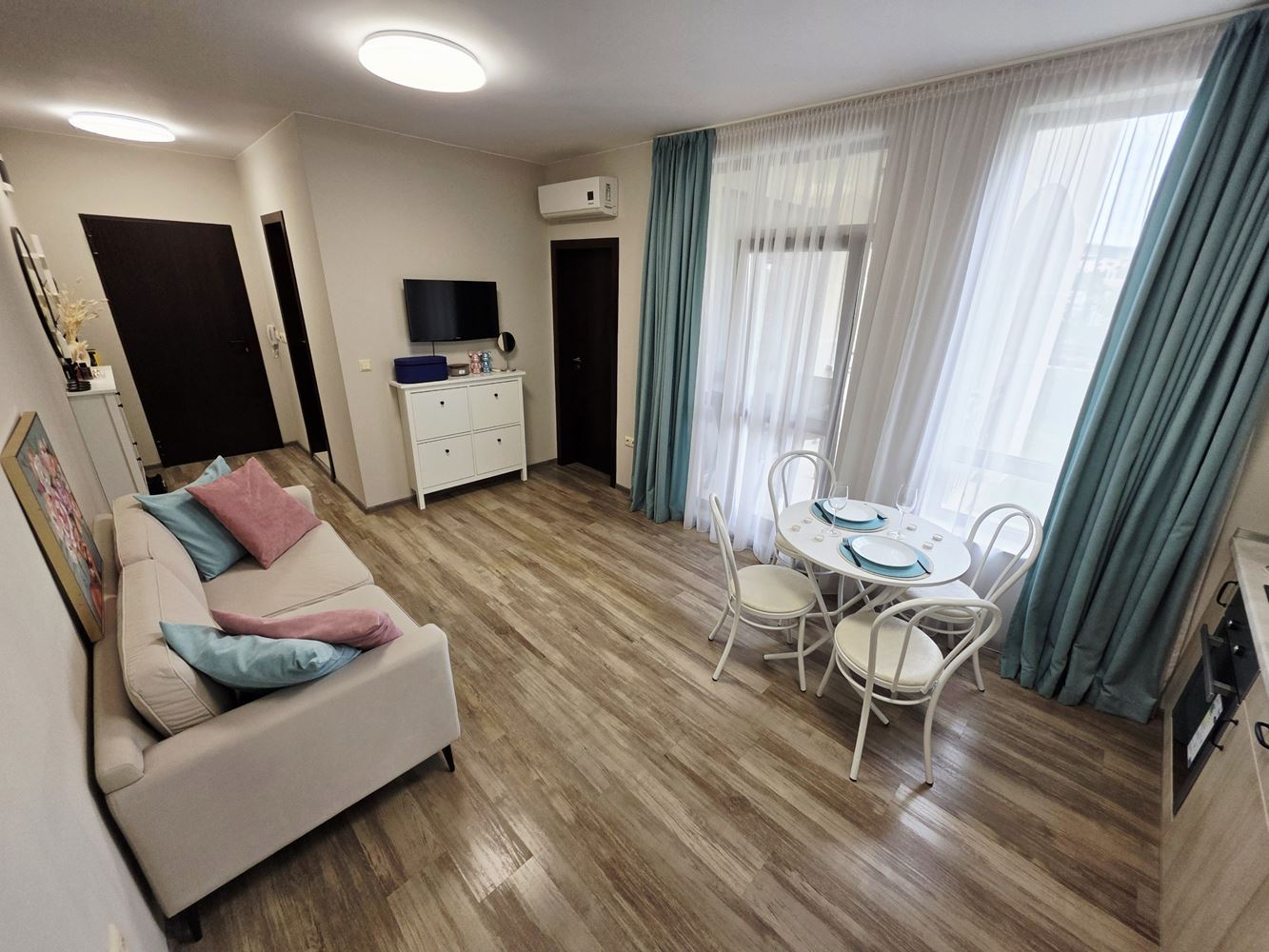 Morski komfort z własnym ogrodem – mieszkanie z jedną sypialnią kilka kroków od plaży w Świętym Własie
