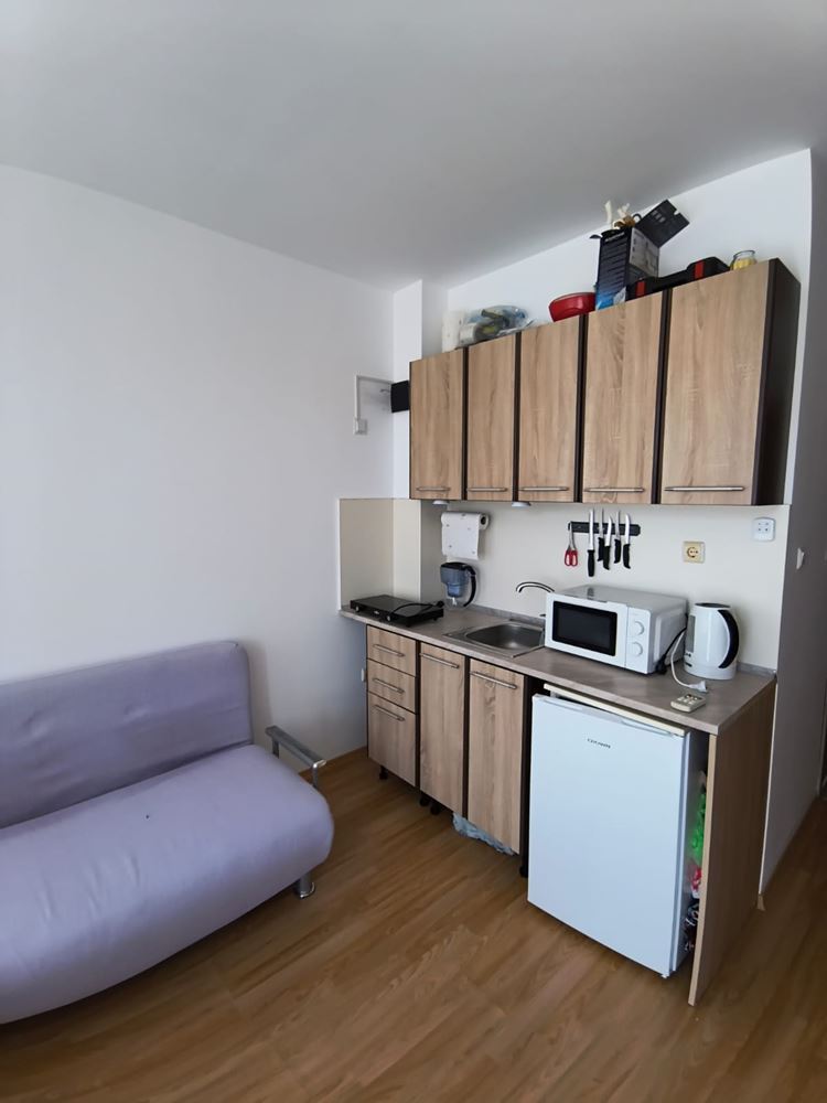 Ekskluzywnie umeblowana kawalerka w zamkniętym kompleksie z bogatą infrastrukturą i spokojną atmosferą