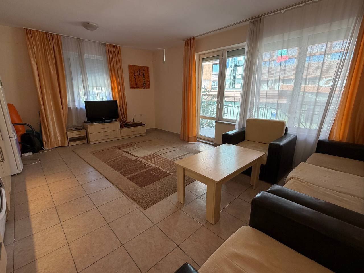 Przestronny apartament z dwiema sypialniami 200 m od plaży w Słonecznym Brzegu – z niską opłatą za utrzymanie