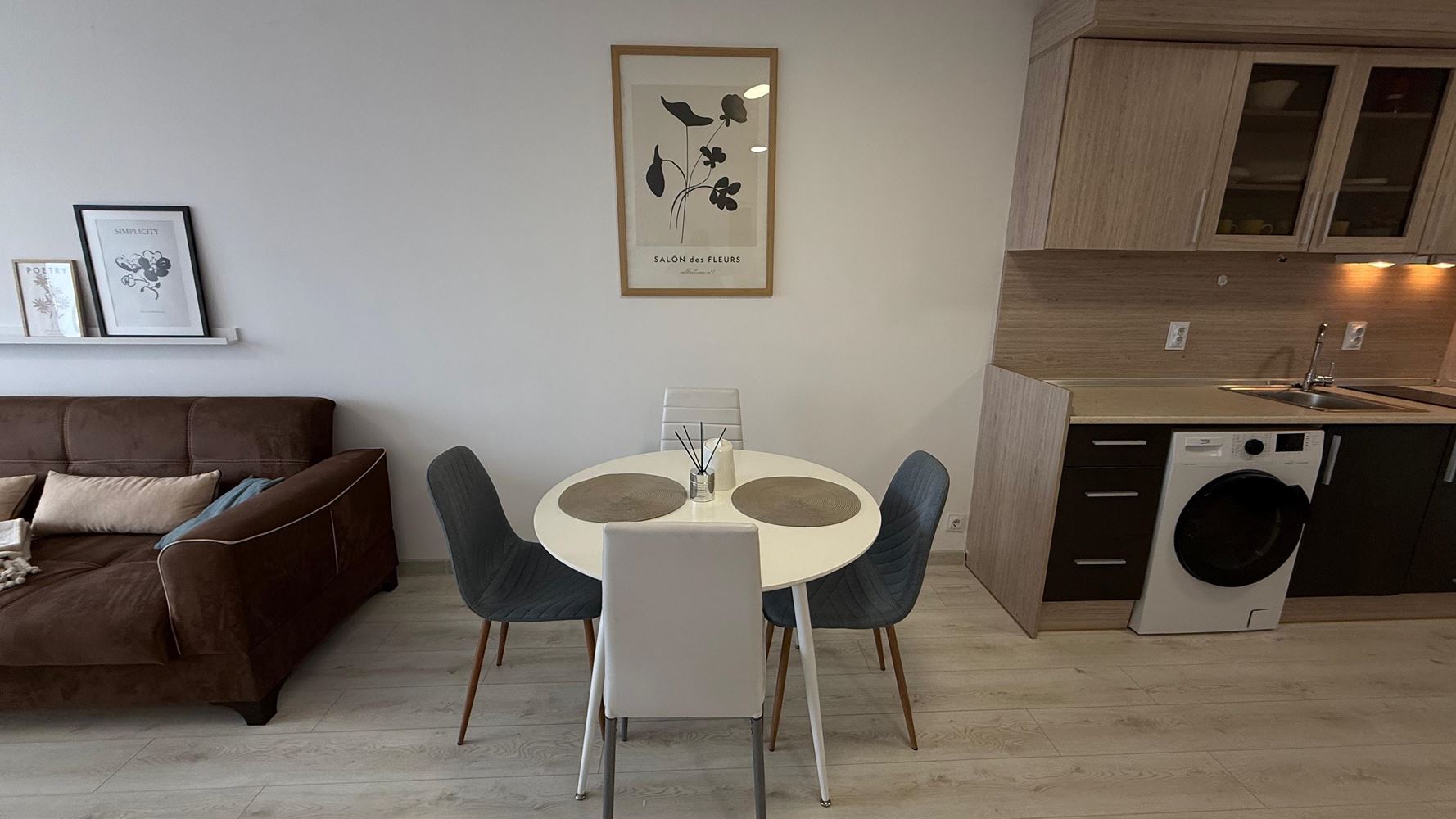 Przestronne i nowoczesne mieszkanie z jedną sypialnią z pełnym wyposażeniem w Pomorie