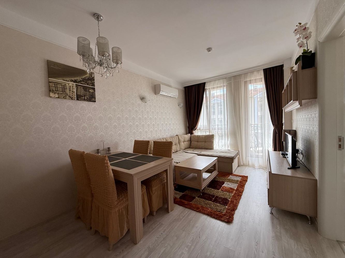 Apartament z jedną sypialnią w luksusowym kompleksie w Słonecznym Brzegu z imponującymi basenami i strefami wypoczynku
