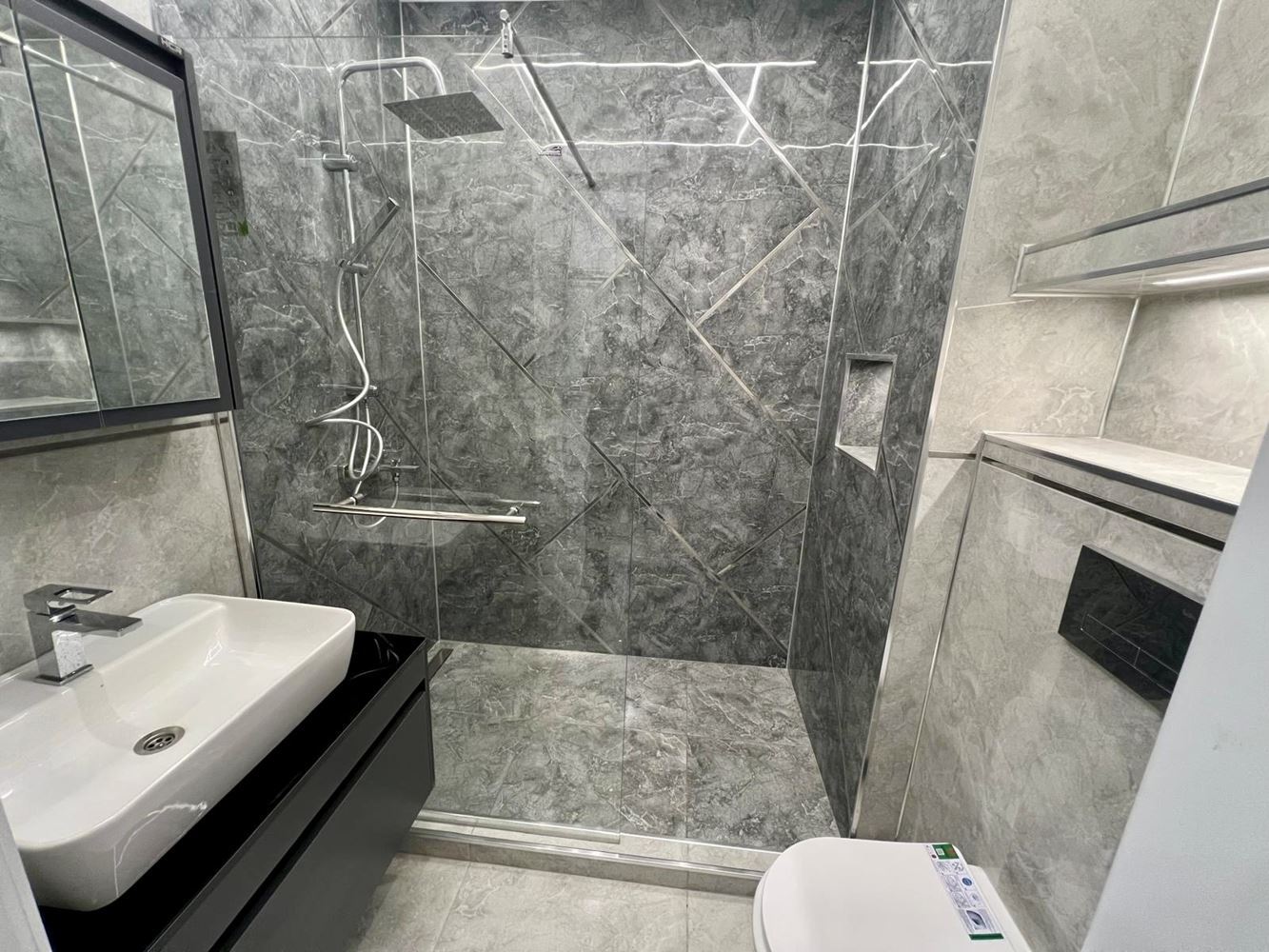 Nowoczesny apartament z jedną sypialnią z panoramicznym widokiem w prestiżowym kompleksie – gotowy do zamieszkania