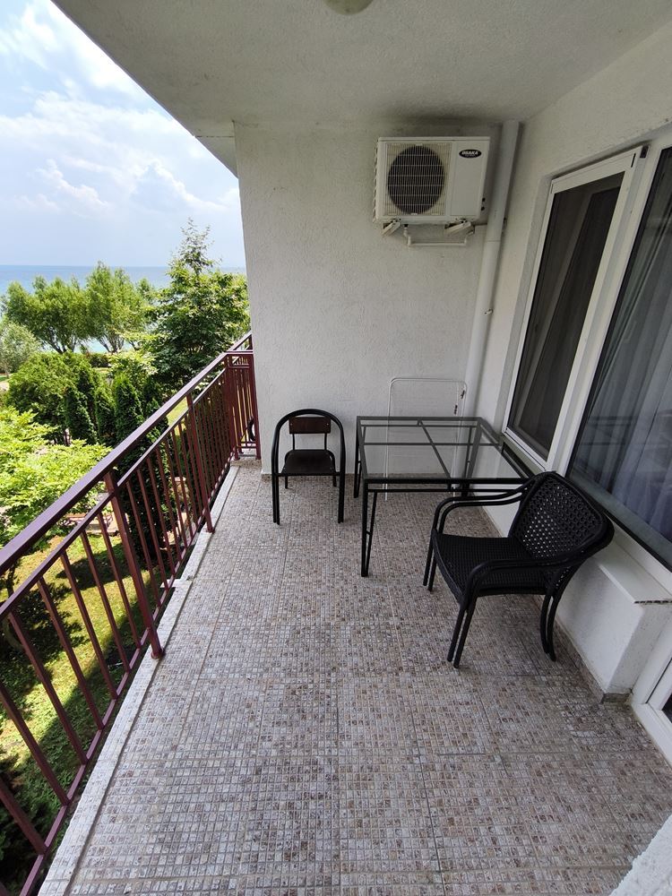 Luksusowy apartament z jedną sypialnią w pierwszej linii brzegowej w Świętym Własie