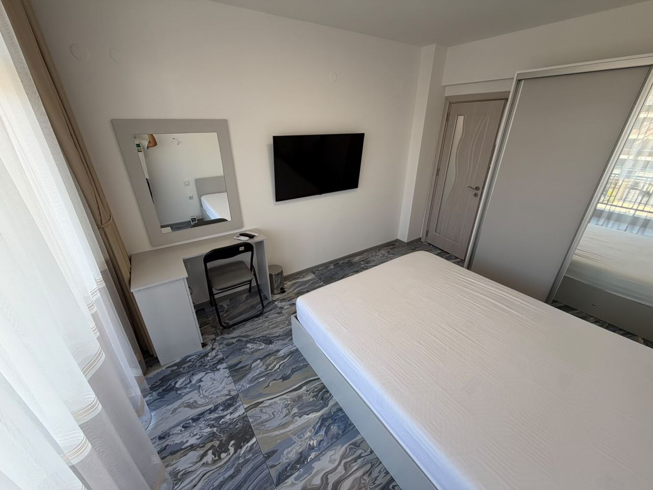 Przestronny apartament z dwiema sypialniami i widokiem na basen w Słonecznym Brzegu – doskonały wybór dla rodziny i inwestycji