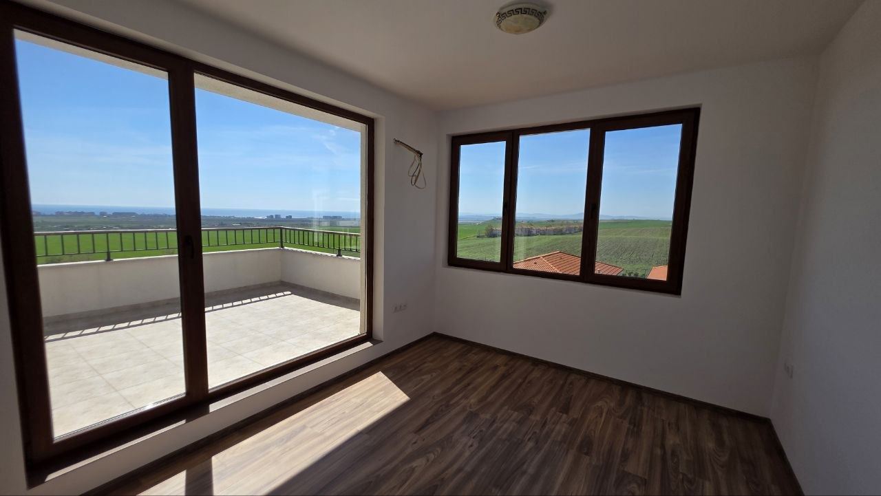 Przestronny apartament z widokiem na morze w Acheloi – cisza, zieleń i luksusowe udogodnienia