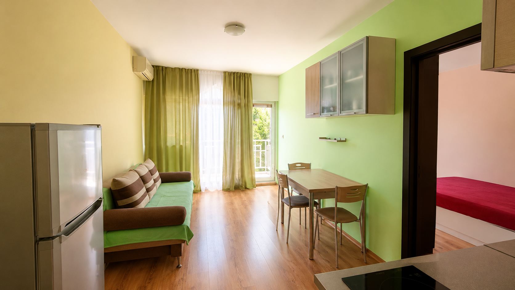 Apartament z jedną sypialnią w Słonecznym Brzegu – spokój, zieleń i komfort w sercu kurortu