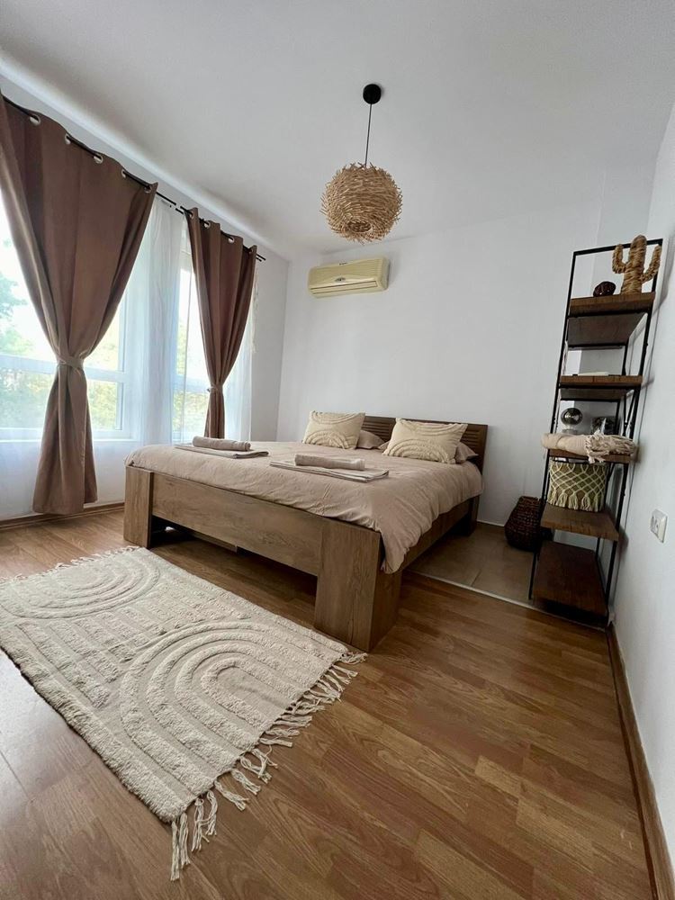 Przytulne studio w Rawdzie z niską opłatą za utrzymanie – budynek mieszkalny z basenem