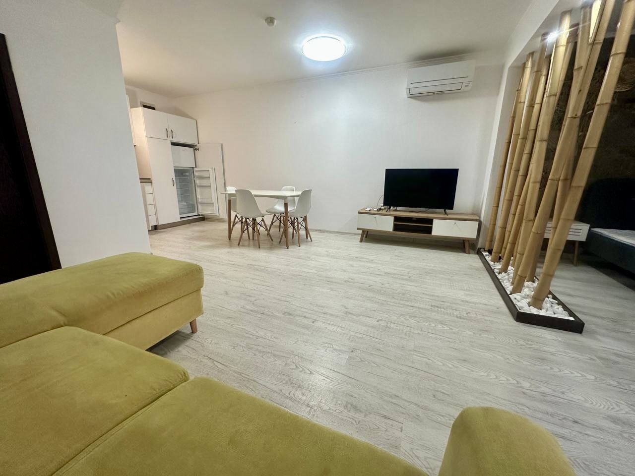 Przestronne studio na parterze z tarasem i możliwością przerobienia na mieszkanie z jedną sypialnią – tylko 300 m od morza