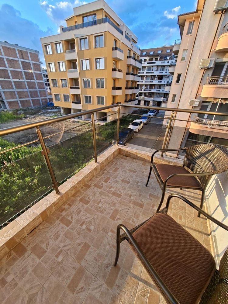 Przestronne i w pełni umeblowane studio w Pomorie – tylko 300 metrów od morza
