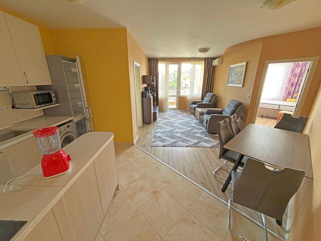 Apartament z dwiema sypialniami i widokiem na morze, 200 metrów od plaży w Pomorie