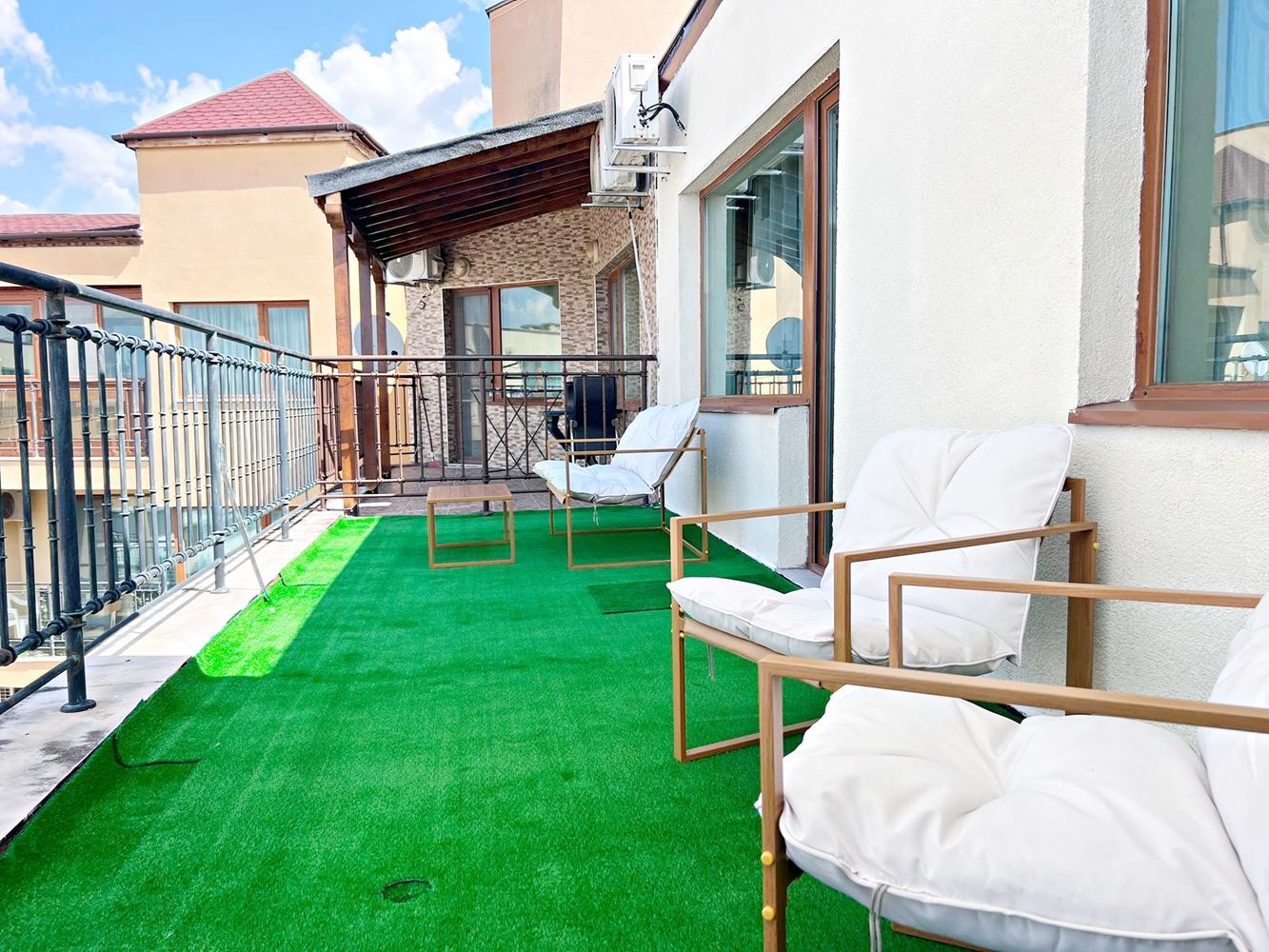 Stylowe mieszkanie z jedną sypialnią z niską opłatą za utrzymanie w doskonałym kompleksie w Słonecznym Brzegu – gotowe do zamieszkania lub inwestycji