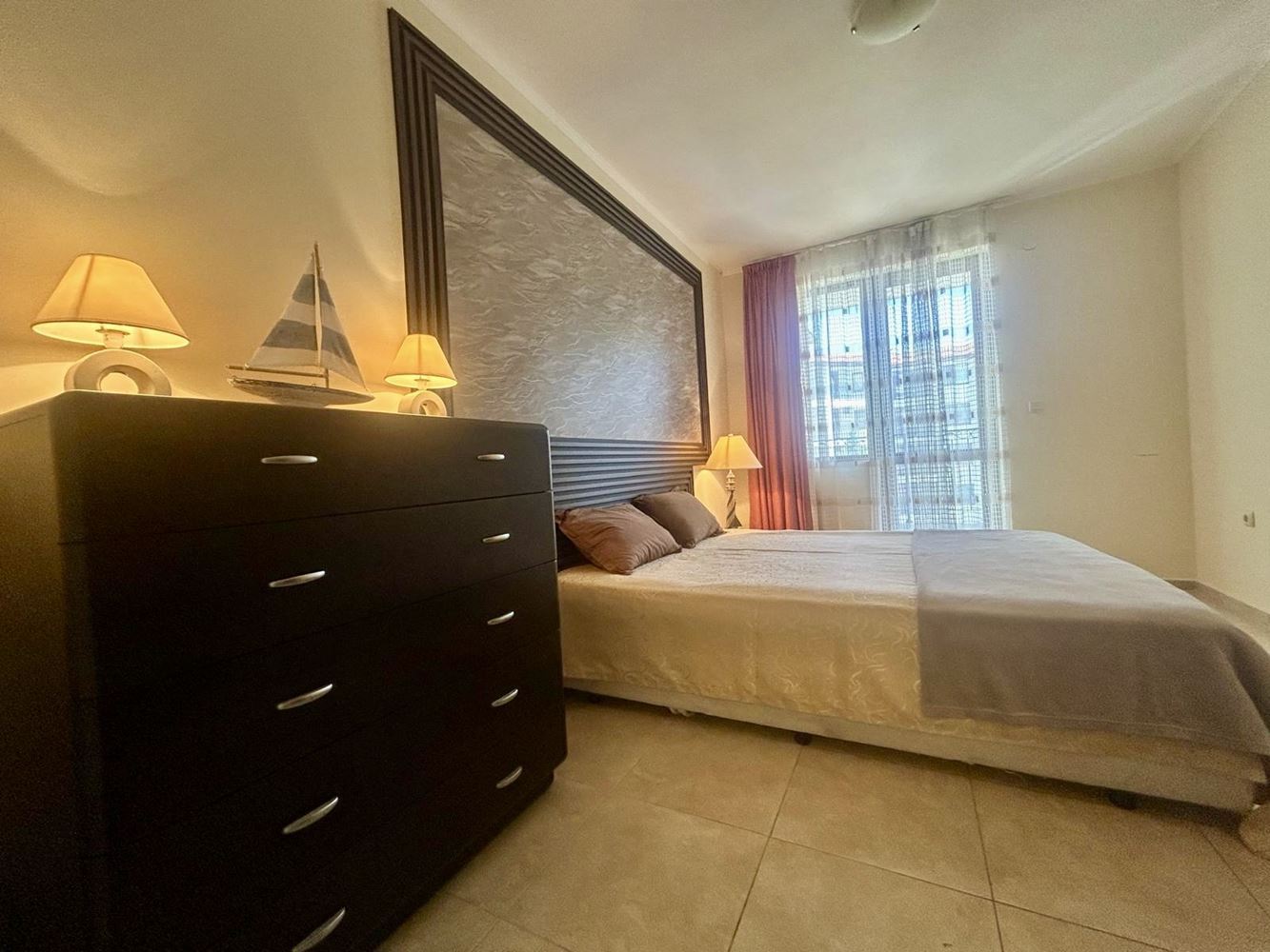 Przestronny apartament z dwiema sypialniami w Nesebyrze – w pełni umeblowany i gotowy do zamieszkania