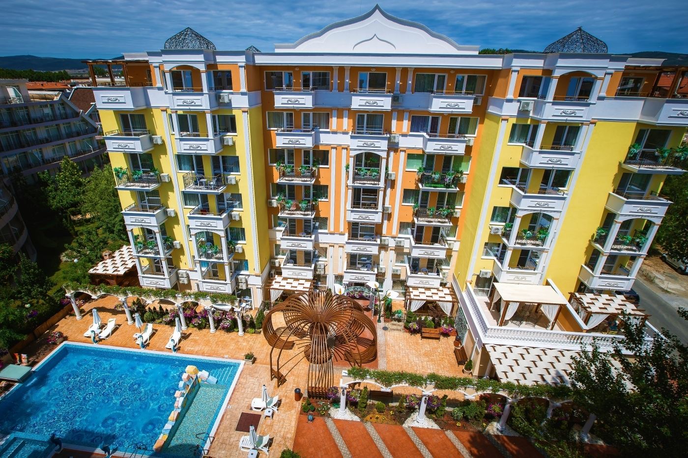Słoneczny Brzeg - W pełni umeblowany apartament z dwoma balkonami i imponującą infrastrukturą SPA