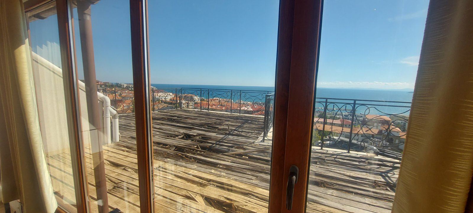 Dwupoziomowy apartament z wyjątkowym panoramicznym widokiem na morze w Świętym Własie – bez opłaty za utrzymanie