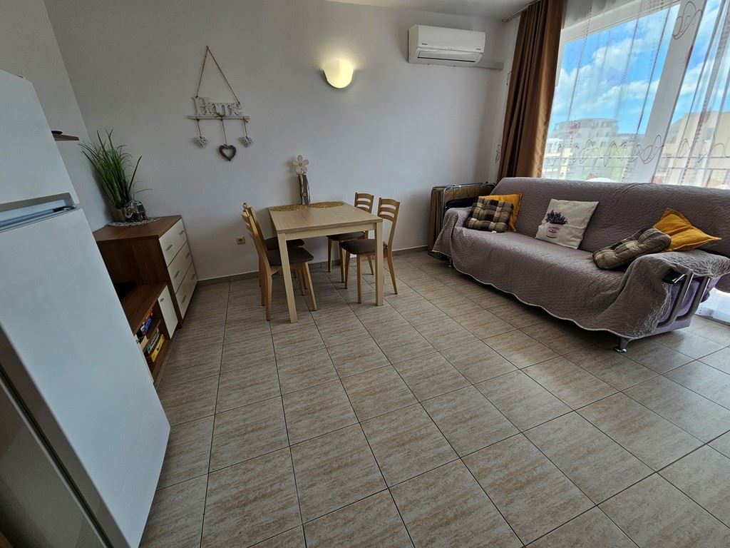 Ekskluzywne 2-pokojowe mieszkanie z panoramicznym widokiem na basen w Słonecznym Brzegu
