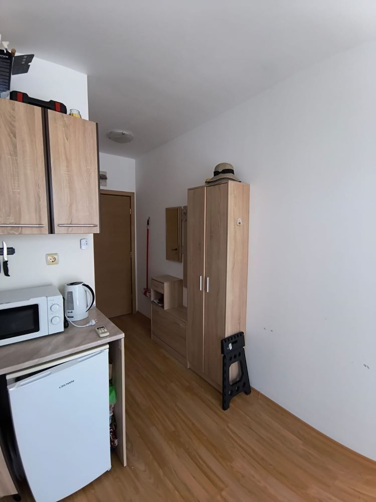 Ekskluzywnie umeblowana kawalerka w zamkniętym kompleksie z bogatą infrastrukturą i spokojną atmosferą