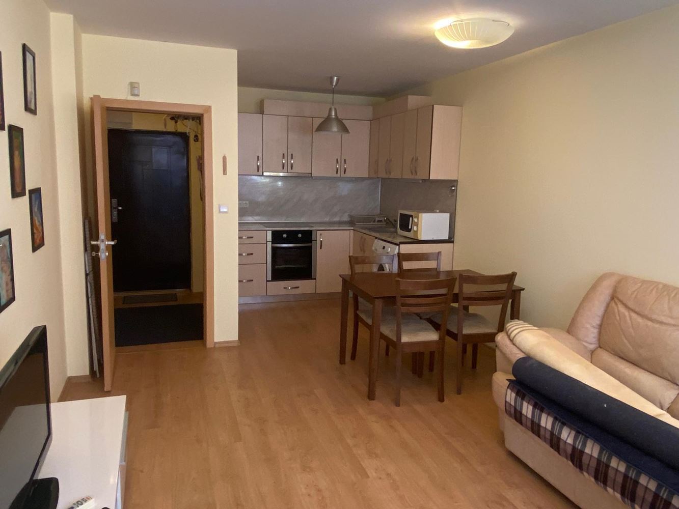 Umeblowany apartament z jedną sypialnią 50 m od morza w Pomorie
