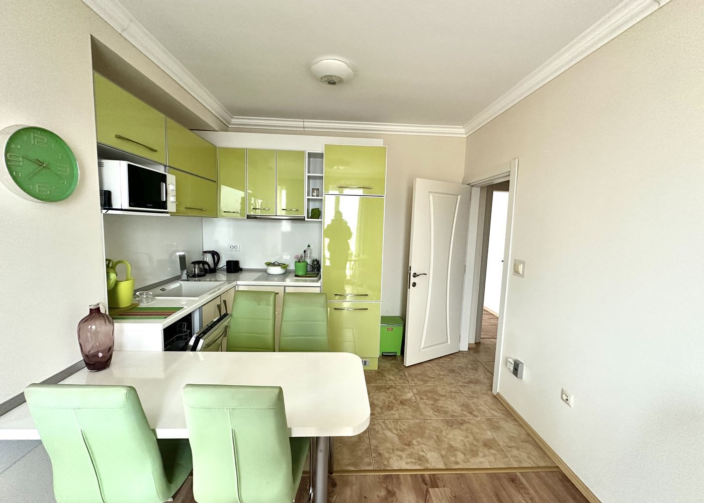 Przestronny apartament z dwiema sypialniami i widokiem na morze w Rawdzie