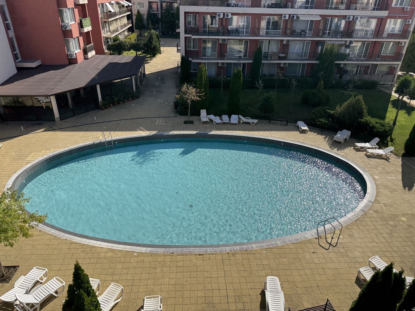 Studio z widokiem na basen w kompleksie z doskonałą infrastrukturą w Słonecznym Brzegu