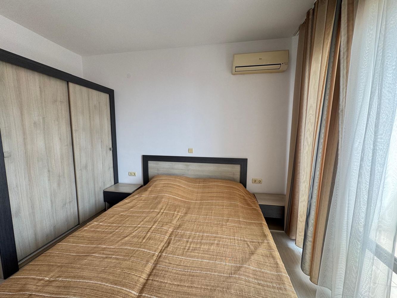 Apartament trzypokojowy z widokiem na morze i prywatną plażą w prestiżowym kompleksie w Czernomorcu