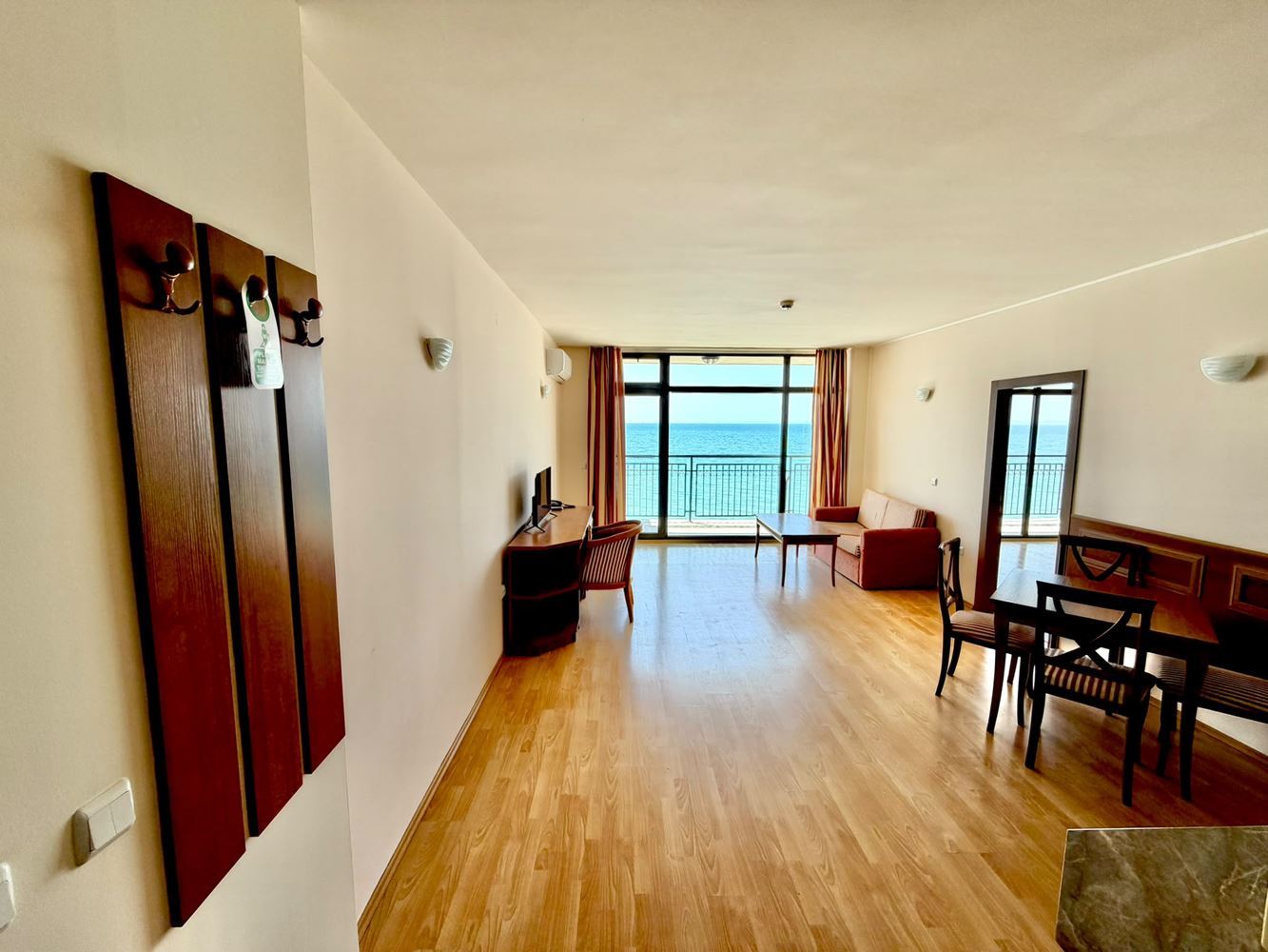 Apartament z jedną sypialnią z panoramicznym widokiem na morze w pierwszej linii brzegowej w Świętym Własie
