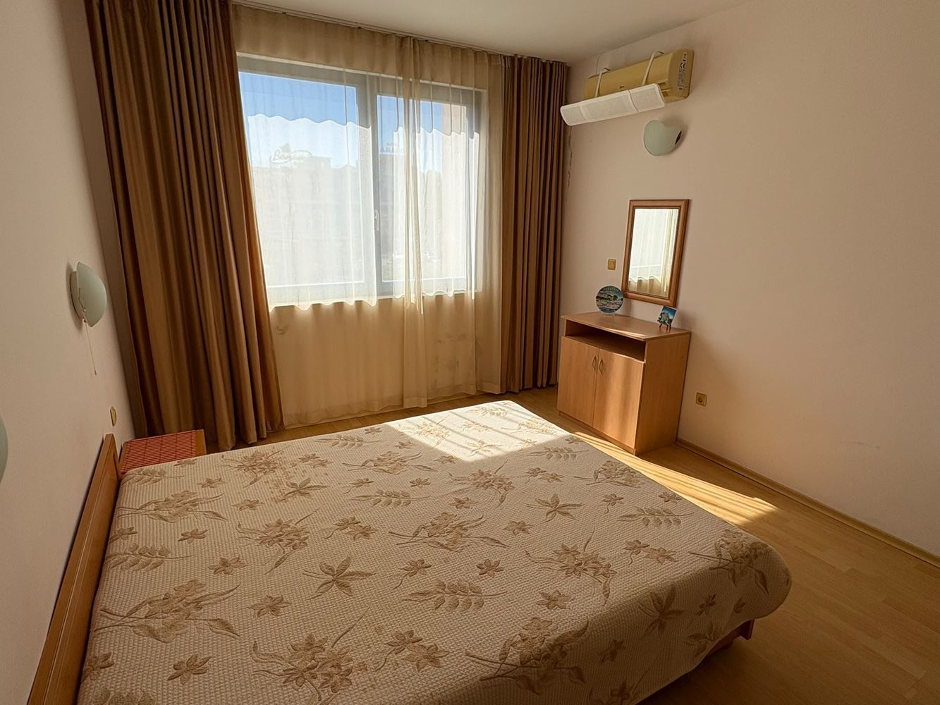 Apartament z jedną sypialnią w Słonecznym Brzegu – komfort w kompleksie z basenami i zjeżdżalniami wodnymi