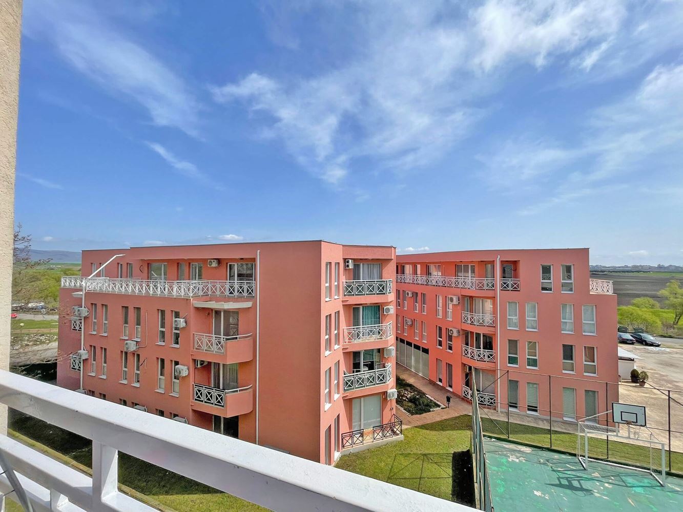 Przytulne mieszkanie z jedną sypialnią w nowoczesnym kompleksie w pobliżu Słonecznego Brzegu – komfort, spokój i doskonałe udogodnienia 