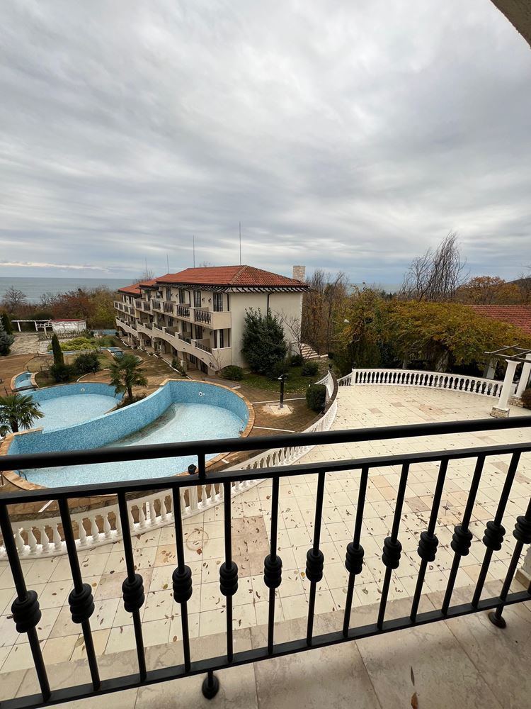 Wyjątkowy apartament z dwiema sypialniami, panoramicznym widokiem na morze i basen, w pierwszej linii brzegowej w Obzorze