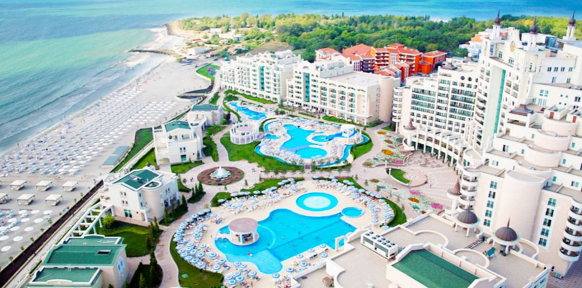 Luksusowy apartament z jedną sypialnią i widokiem na ogród przy Południowej Plaży w Pomorie