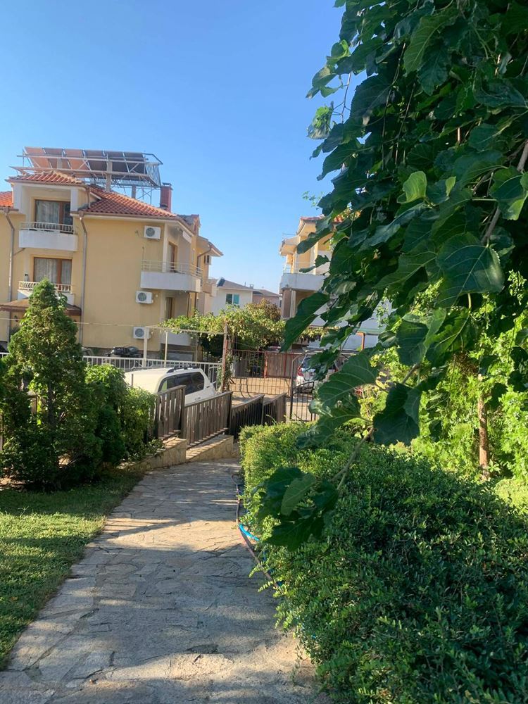 Przestronne studio 200 metrów od plaży w Świętym Własie – w pełni umeblowane i gotowe do użytkowania
