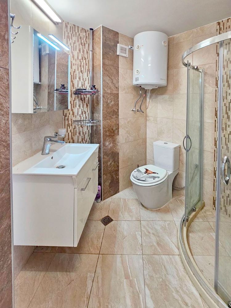 Luksusowy apartament trzypokojowy z widokiem na morze na pierwszej linii w Rawdzie – 114 m², dwa tarasy i pełen komfort