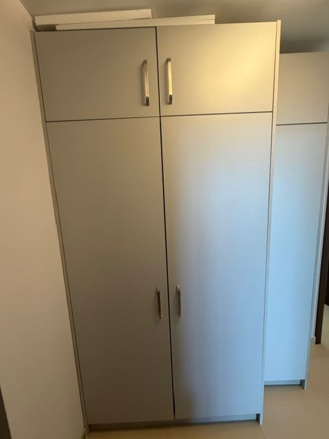 Przestronny apartament z 2 sypialniami w pierwszej linii brzegowej z frontalnym panoramicznym widokiem na morze