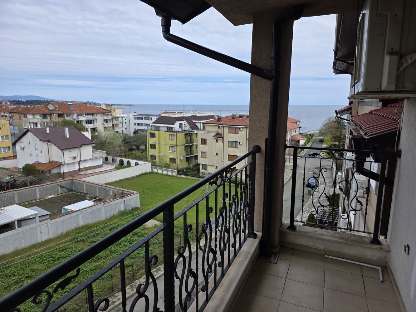 Panoramiczne mieszkanie z widokiem na morze w Rawdzie – przestrzeń, komfort i doskonała lokalizacja na drugiej linii