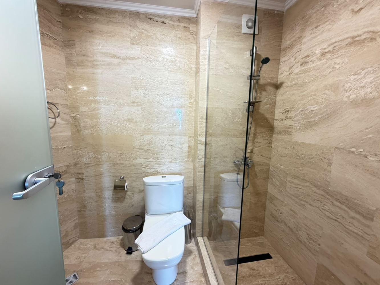 Luksusowy apartament w pierwszej linii morza w Słonecznym Brzegu z frontalnym widokiem na morze