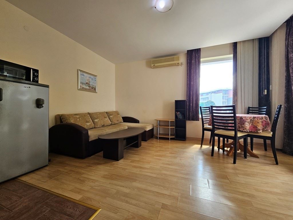 Apartament z jedną sypialnią na pierwszej linii morza w strzeżonym kompleksie w Elenite