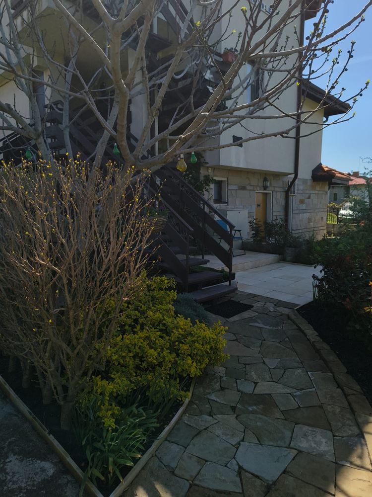 Odnowione mieszkanie dwupokojowe z panoramicznym widokiem w nowoczesnym kompleksie blisko Słonecznego Brzegu