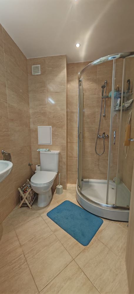 Apartament z dwiema sypialniami, widokiem na baseny i częściowym widokiem na morze, 200 metrów od plaży w Sveti Vlas