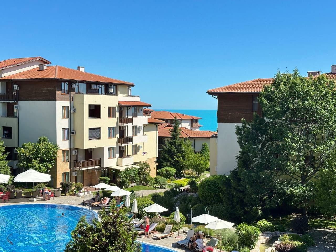 Sveti Vlas – w pełni umeblowany apartament w pierwszej linii brzegowej z prywatną plażą i atmosferą morza
