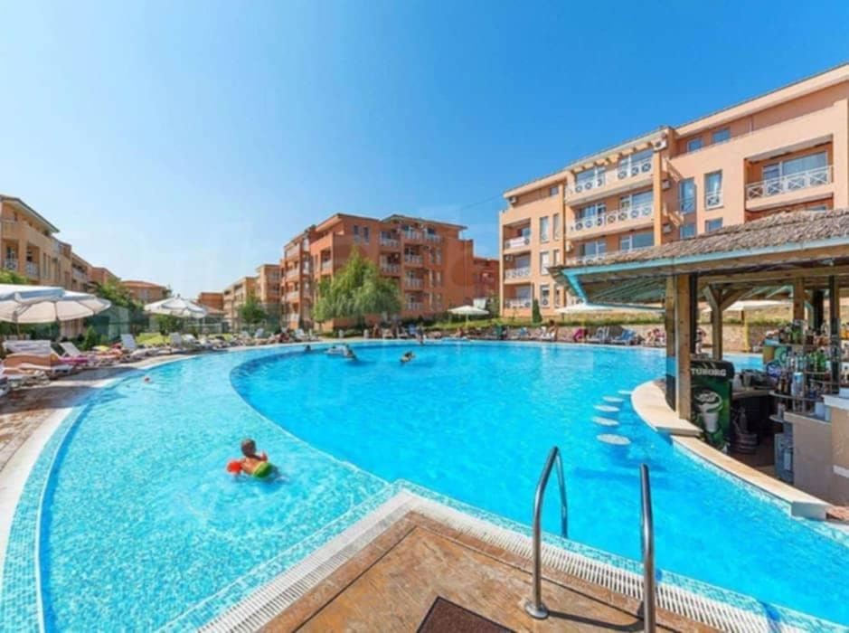 Ekskluzywnie umeblowana kawalerka w zamkniętym kompleksie z bogatą infrastrukturą i spokojną atmosferą