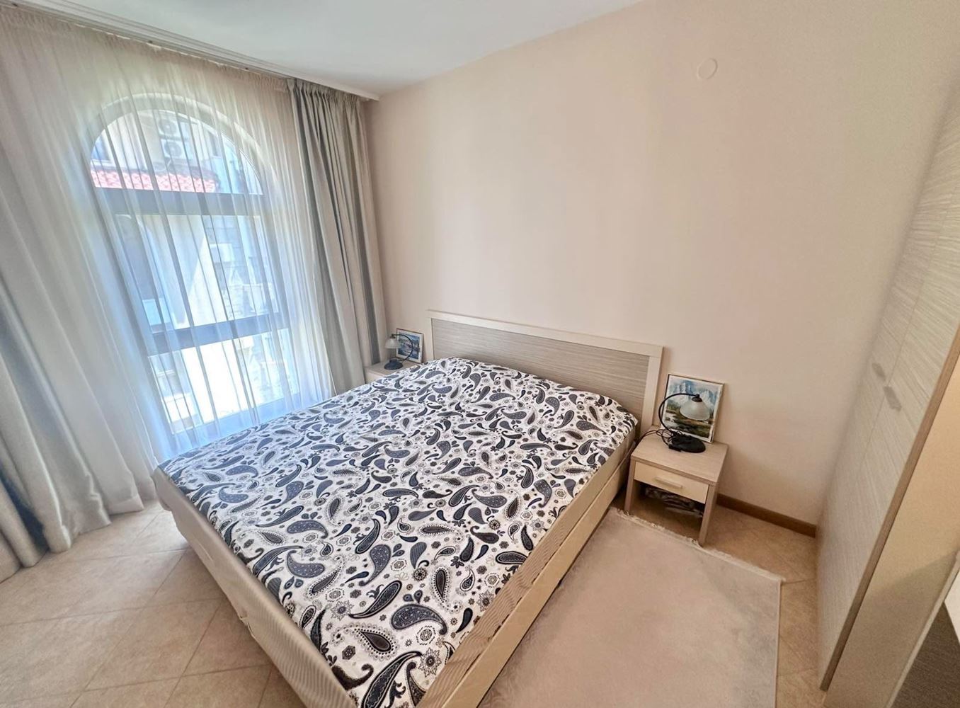 Unikalne mieszkanie dwupokojowe z balkonem i widokiem na basen w prestiżowym kompleksie w Słonecznym Brzegu